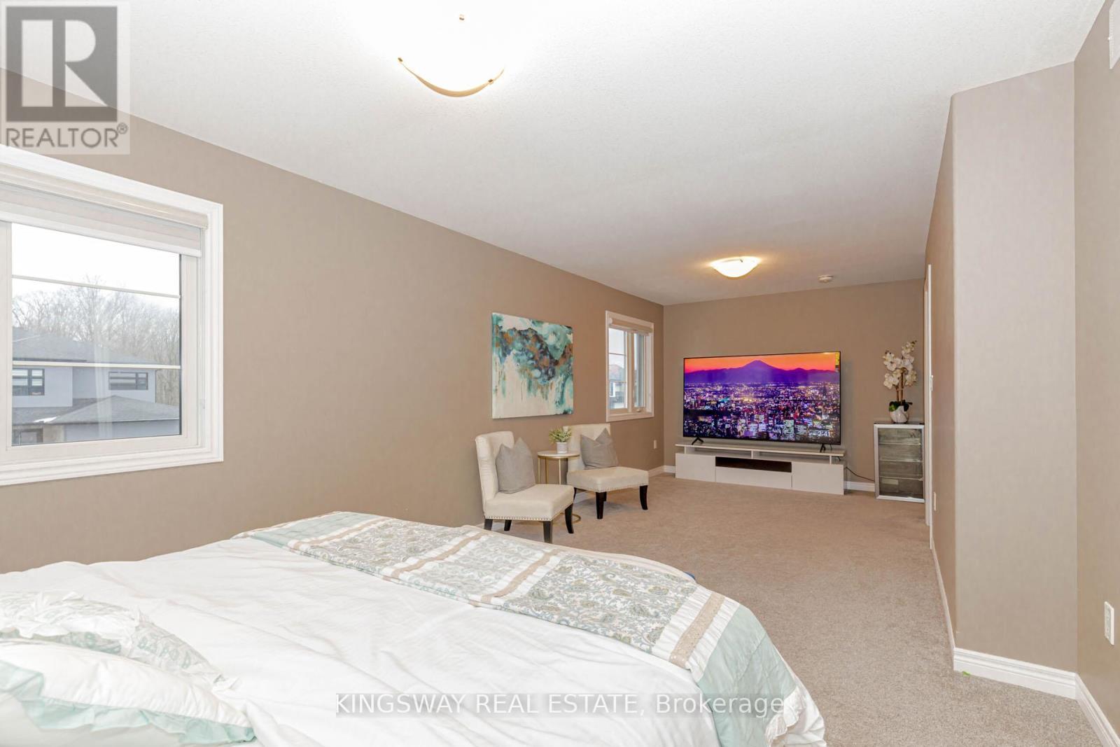 8961 Emily Boulevard, Niagara Falls, ON - Indoor Photo Showing Bedroom