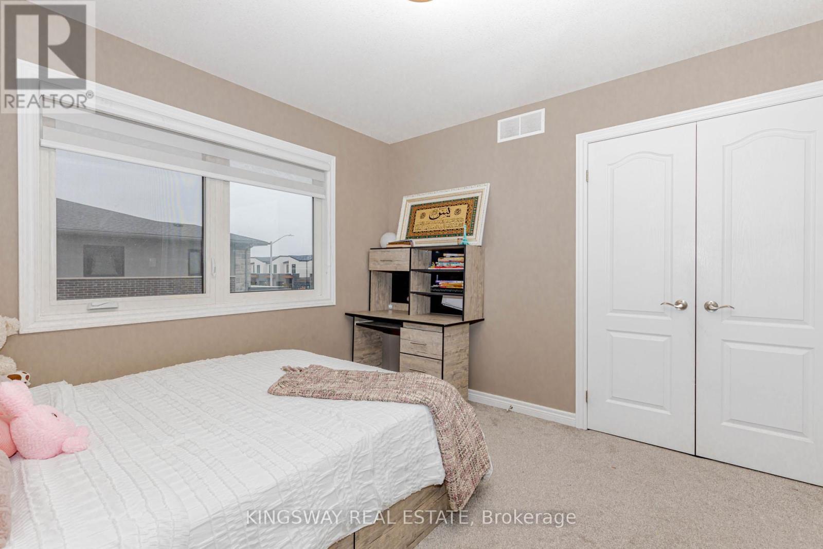 8961 Emily Boulevard, Niagara Falls, ON - Indoor Photo Showing Bedroom