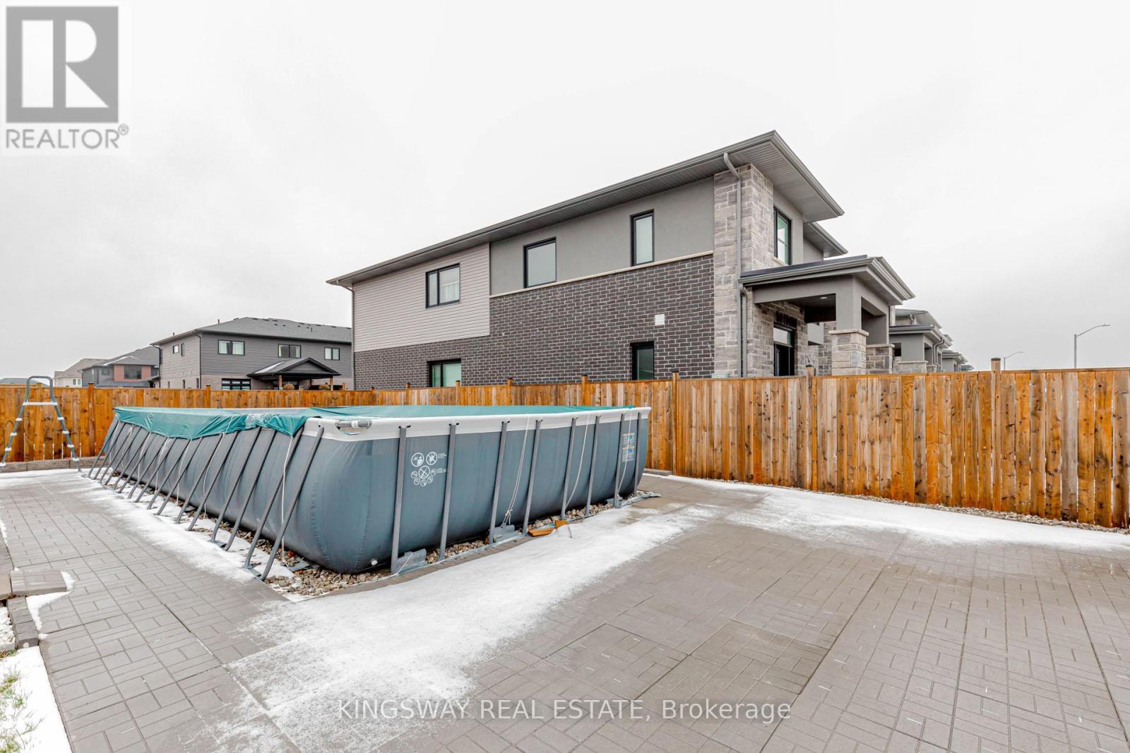 8961 Emily Boulevard, Niagara Falls, ON - Outdoor With Above Ground Pool With Exterior