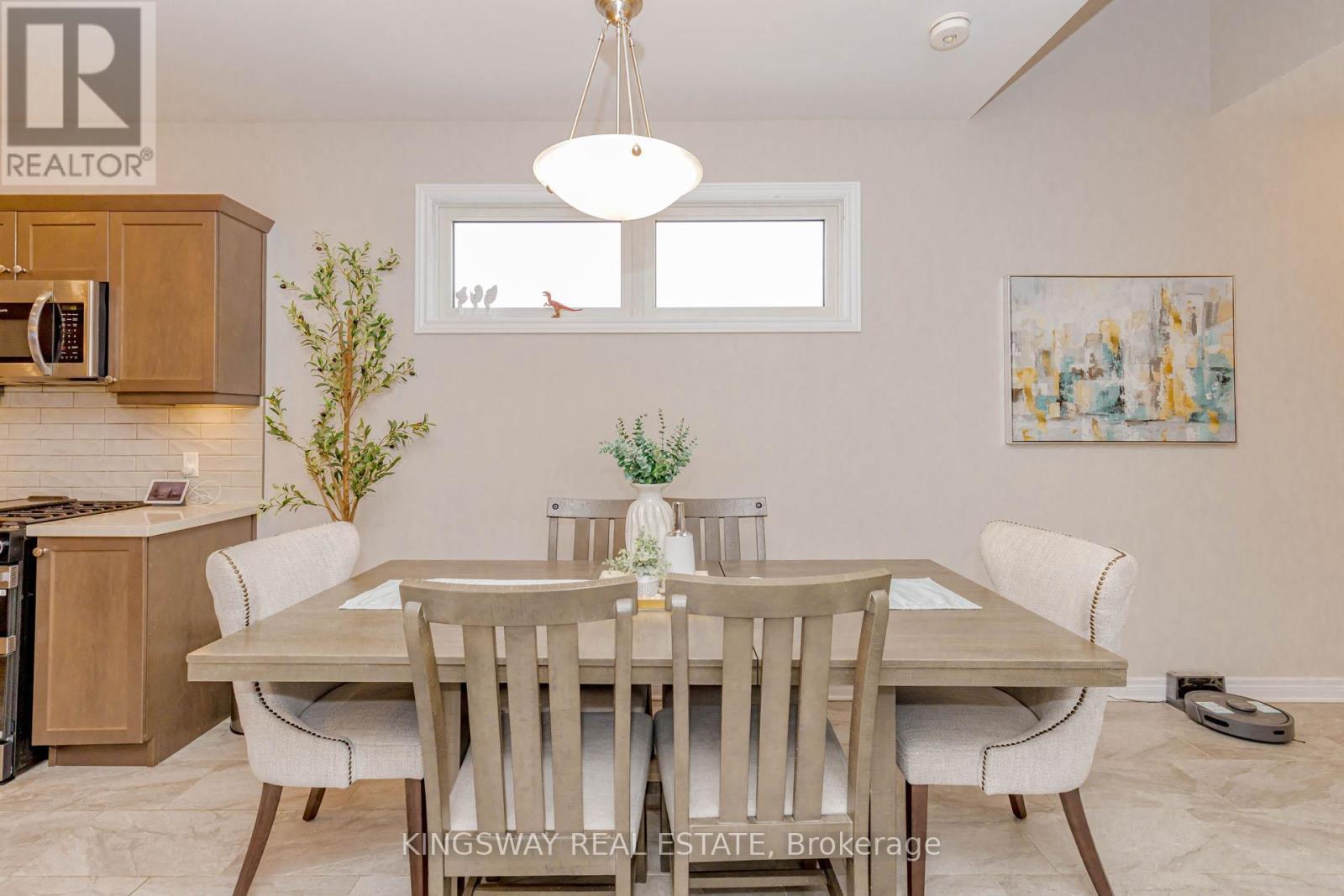 8961 Emily Boulevard, Niagara Falls, ON - Indoor Photo Showing Dining Room
