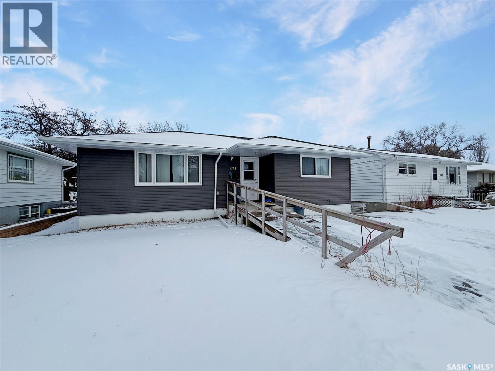 271 14Th Avenue Ne, Swift Current, SK - Outdoor