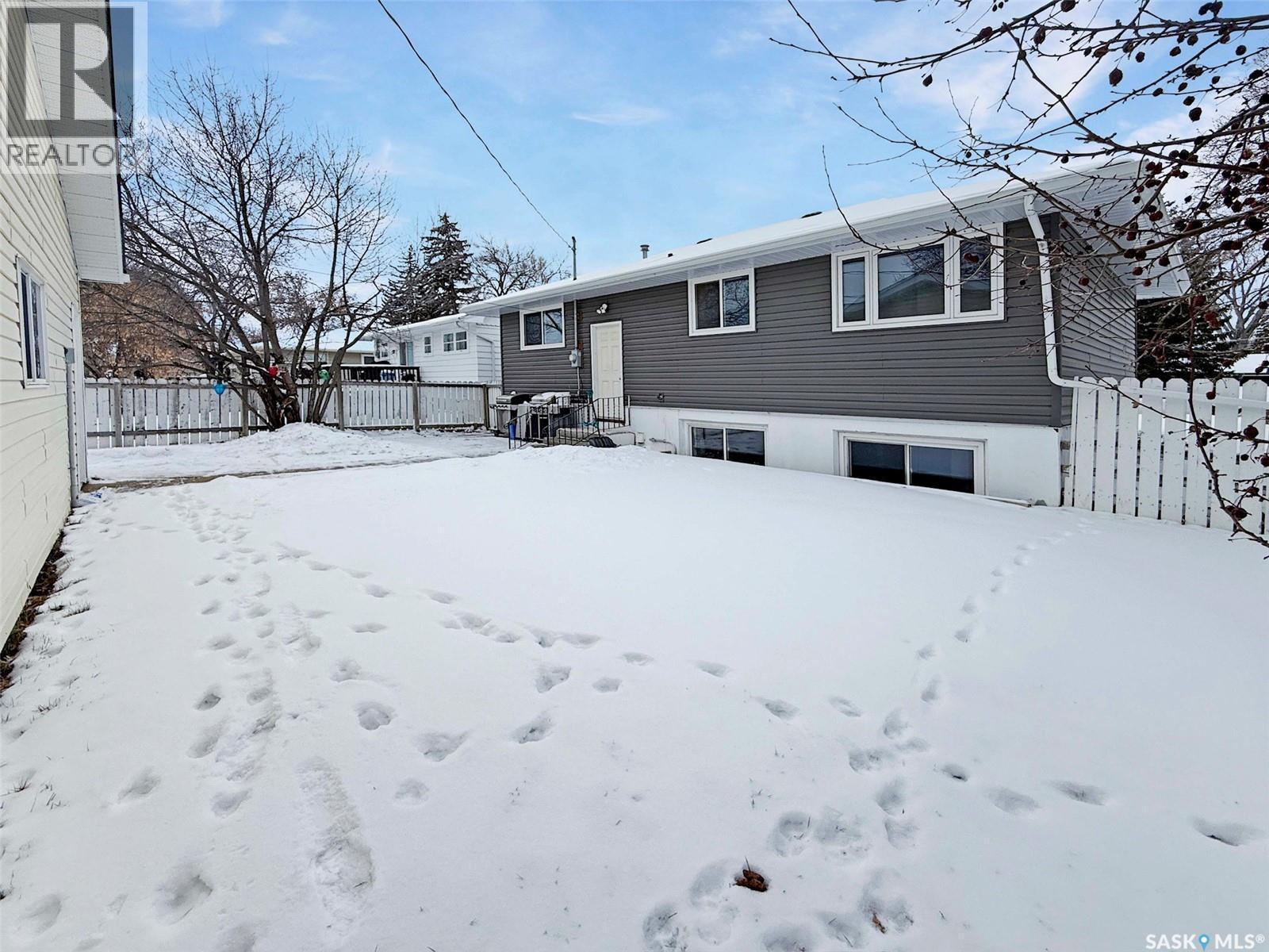 271 14Th Avenue Ne, Swift Current, SK - Outdoor