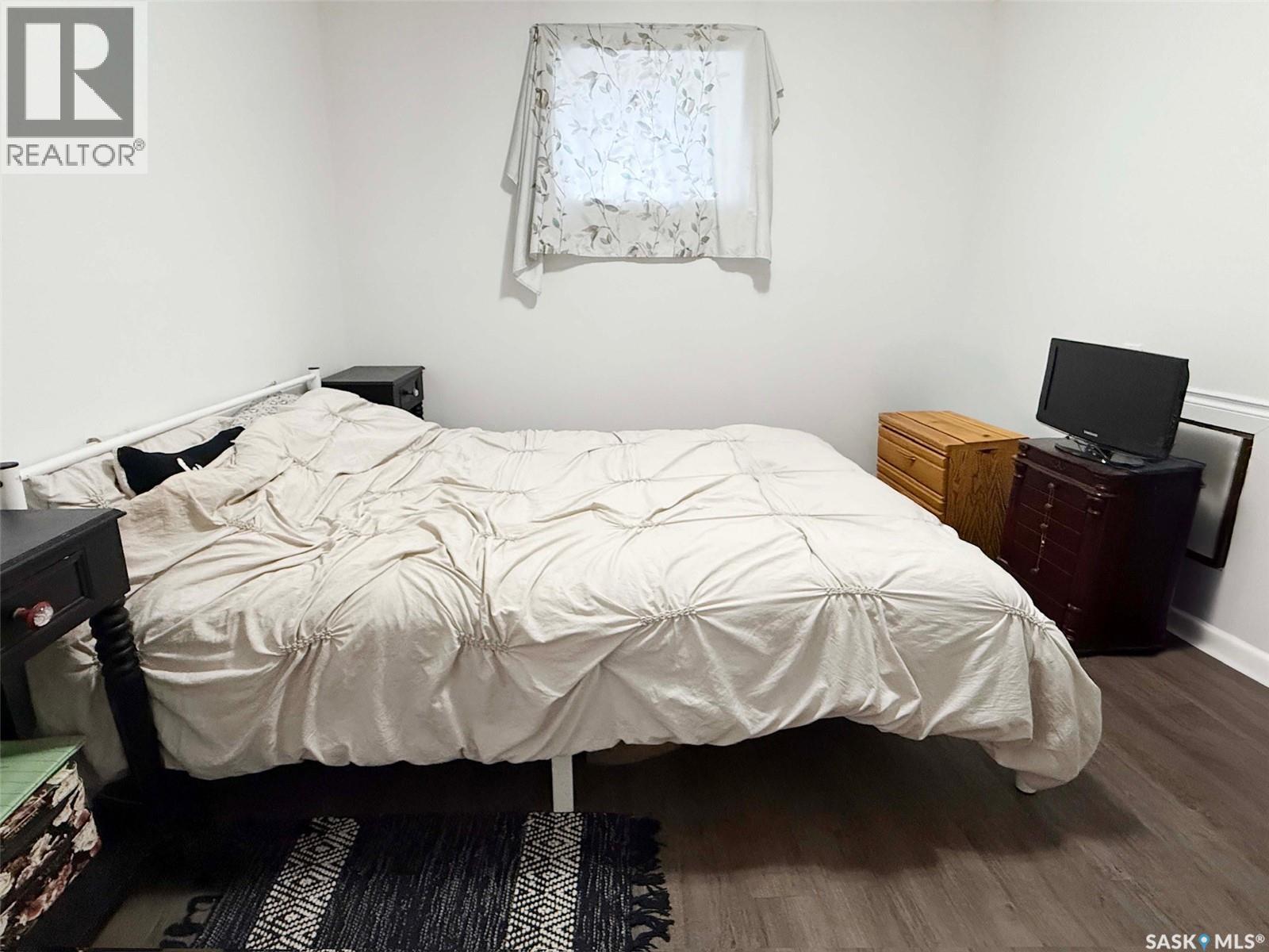 271 14Th Avenue Ne, Swift Current, SK - Indoor Photo Showing Bedroom