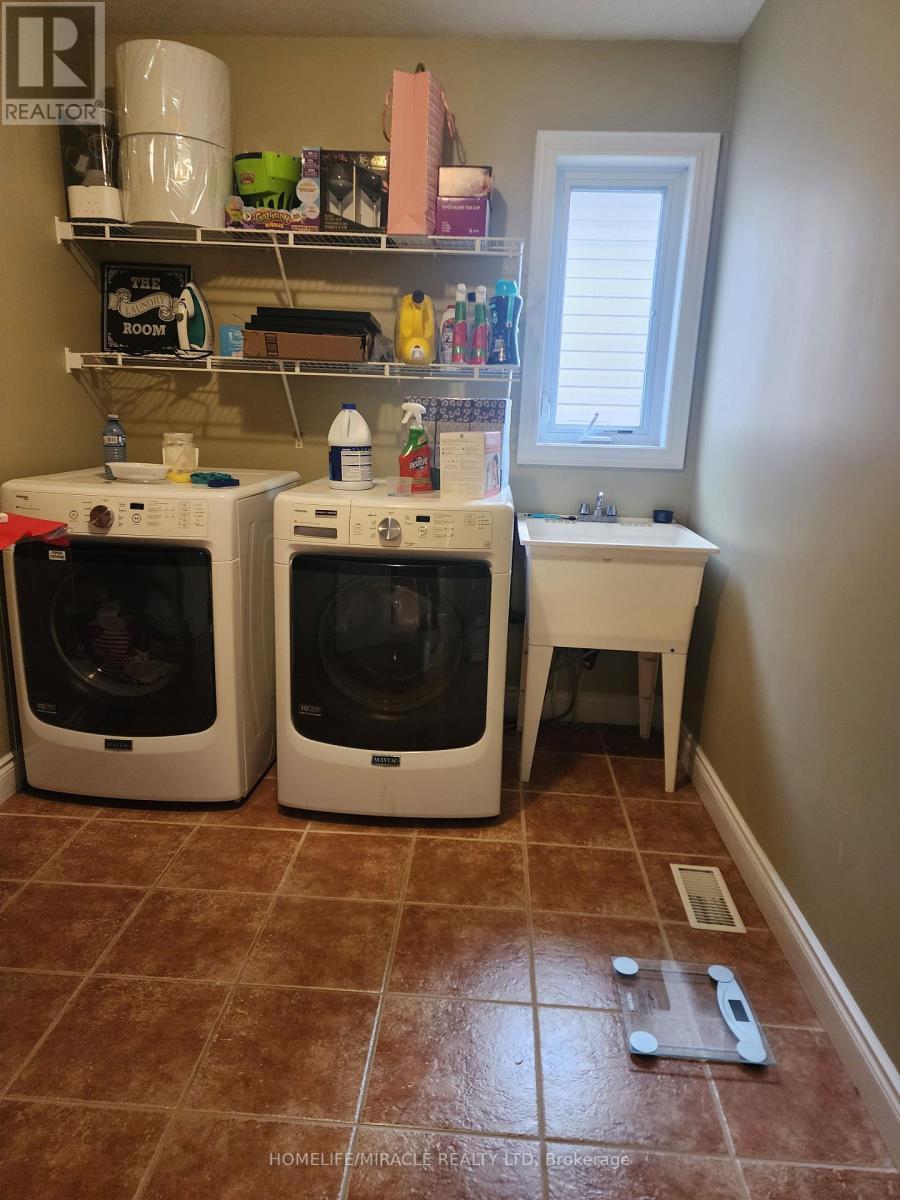 388 Thomas Slee Drive, Kitchener, ON - Indoor Photo Showing Laundry Room