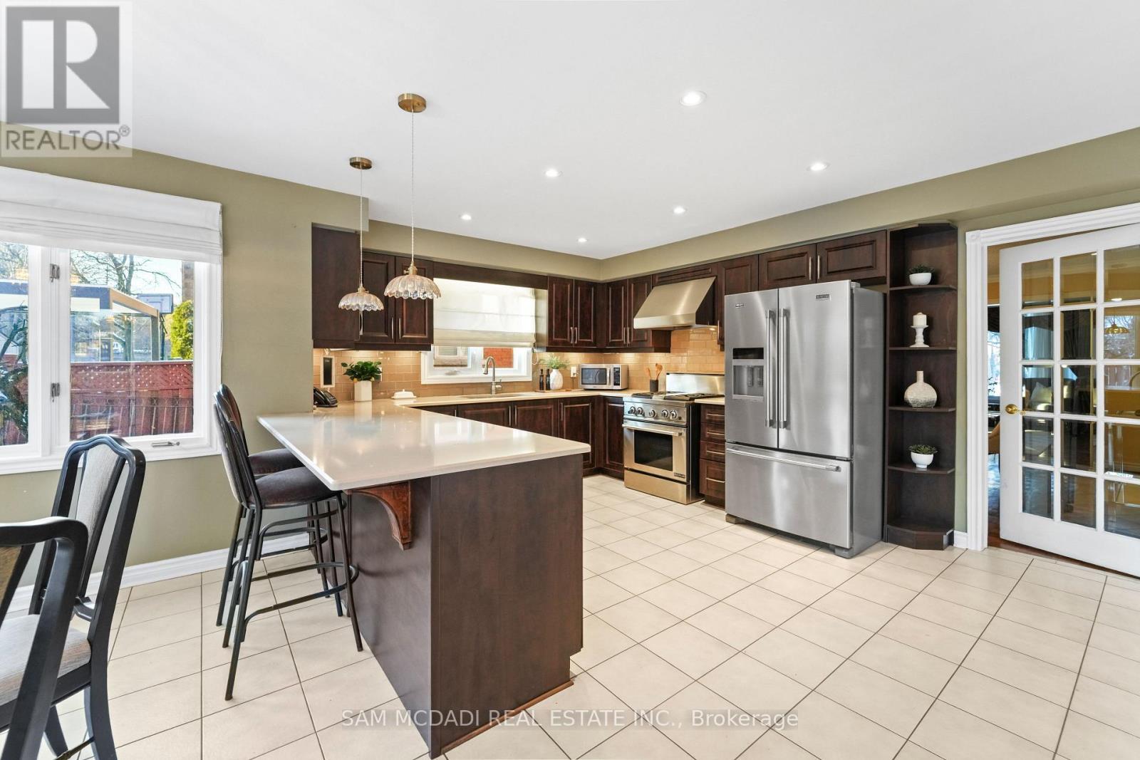 4873 Forest Hill Drive, Mississauga, ON - Indoor Photo Showing Kitchen
