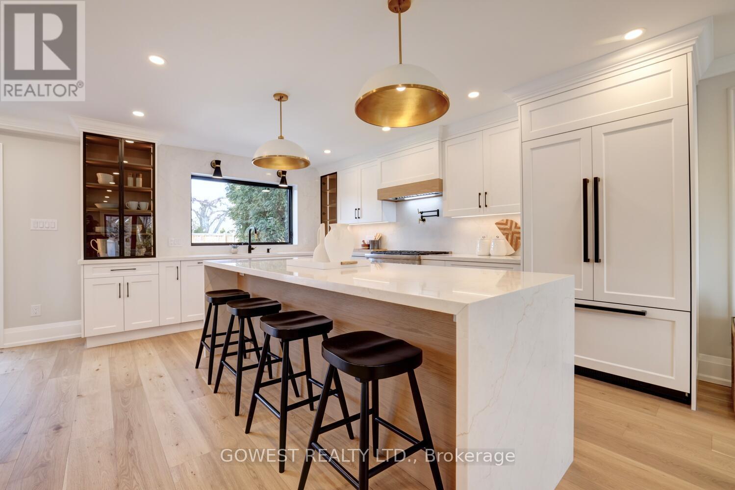 981 Valdese Drive, Mississauga, ON - Indoor Photo Showing Kitchen With Upgraded Kitchen