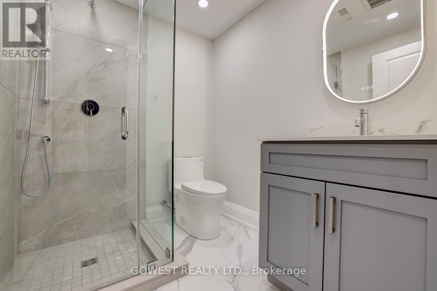 981 Valdese Drive, Mississauga, ON - Indoor Photo Showing Bathroom
