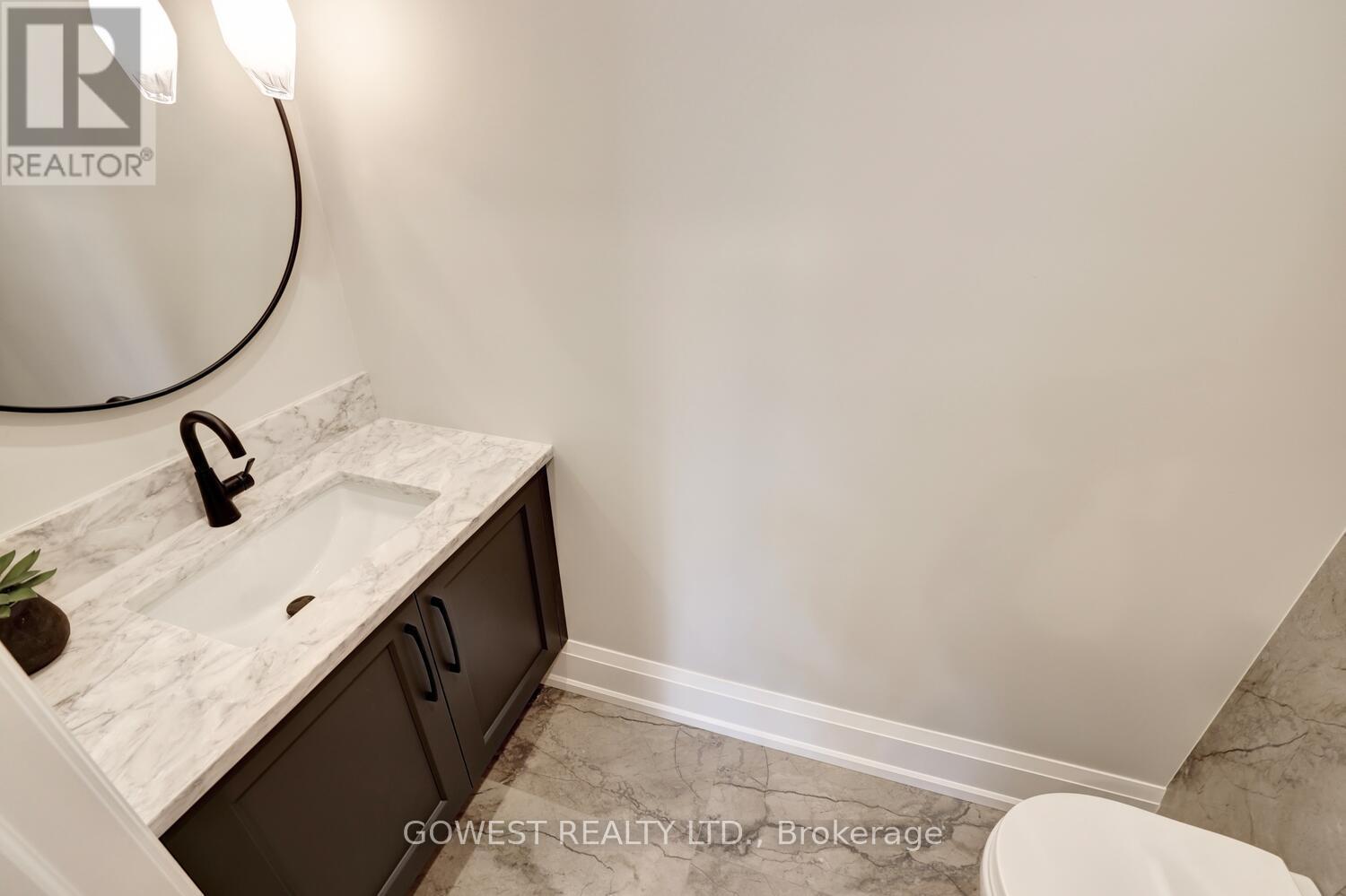 981 Valdese Drive, Mississauga, ON - Indoor Photo Showing Bathroom