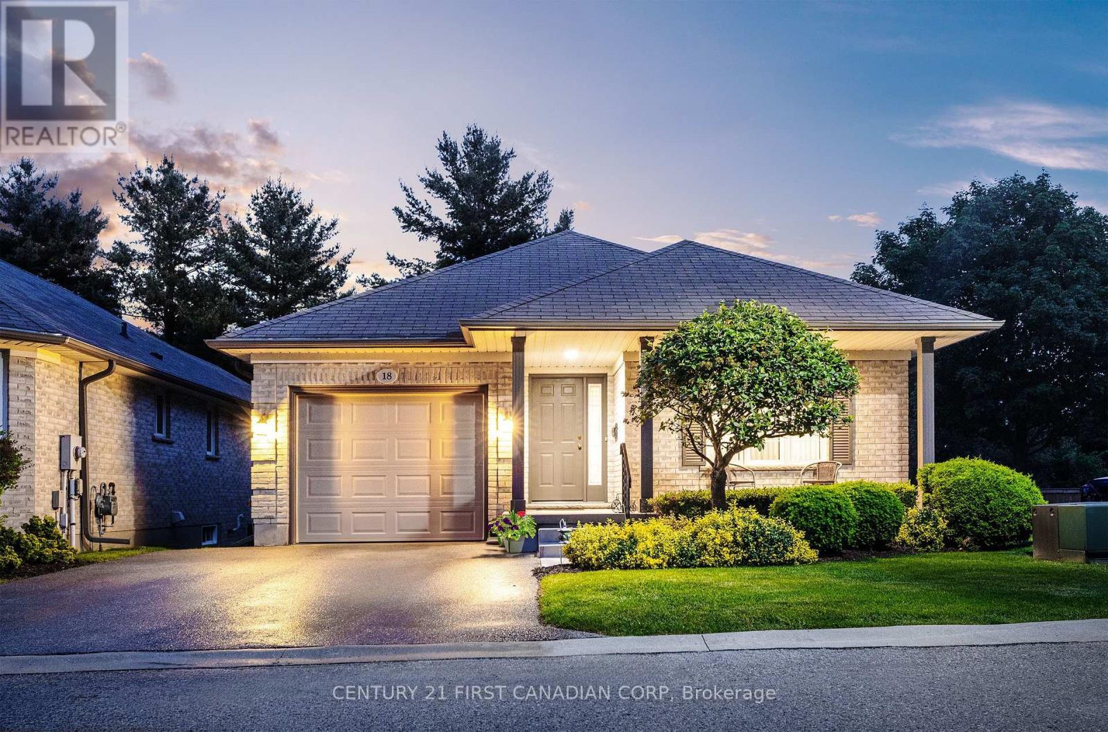 18 - 20 Windemere Place, St. Thomas, ON - Outdoor