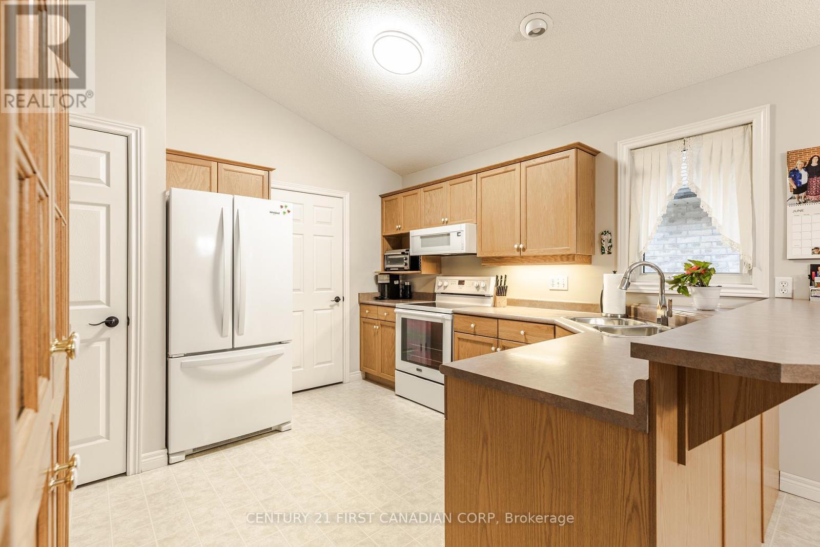 18 - 20 Windemere Place, St. Thomas, ON - Indoor Photo Showing Laundry Room