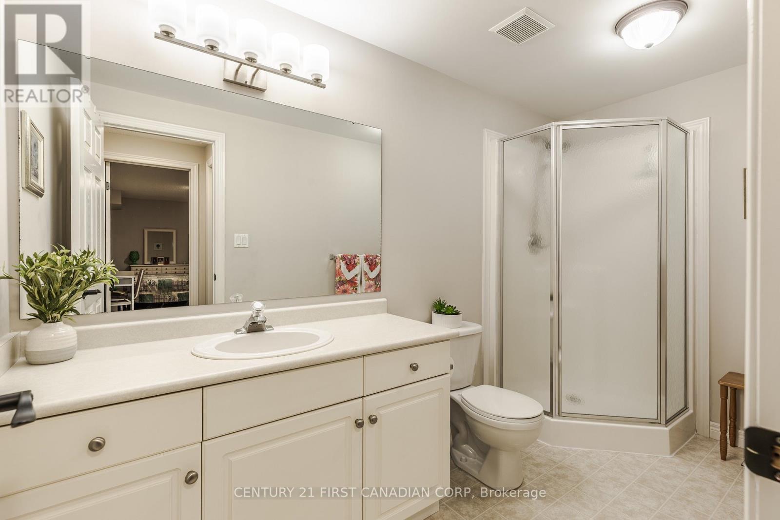 18 - 20 Windemere Place, St. Thomas, ON - Indoor Photo Showing Bedroom