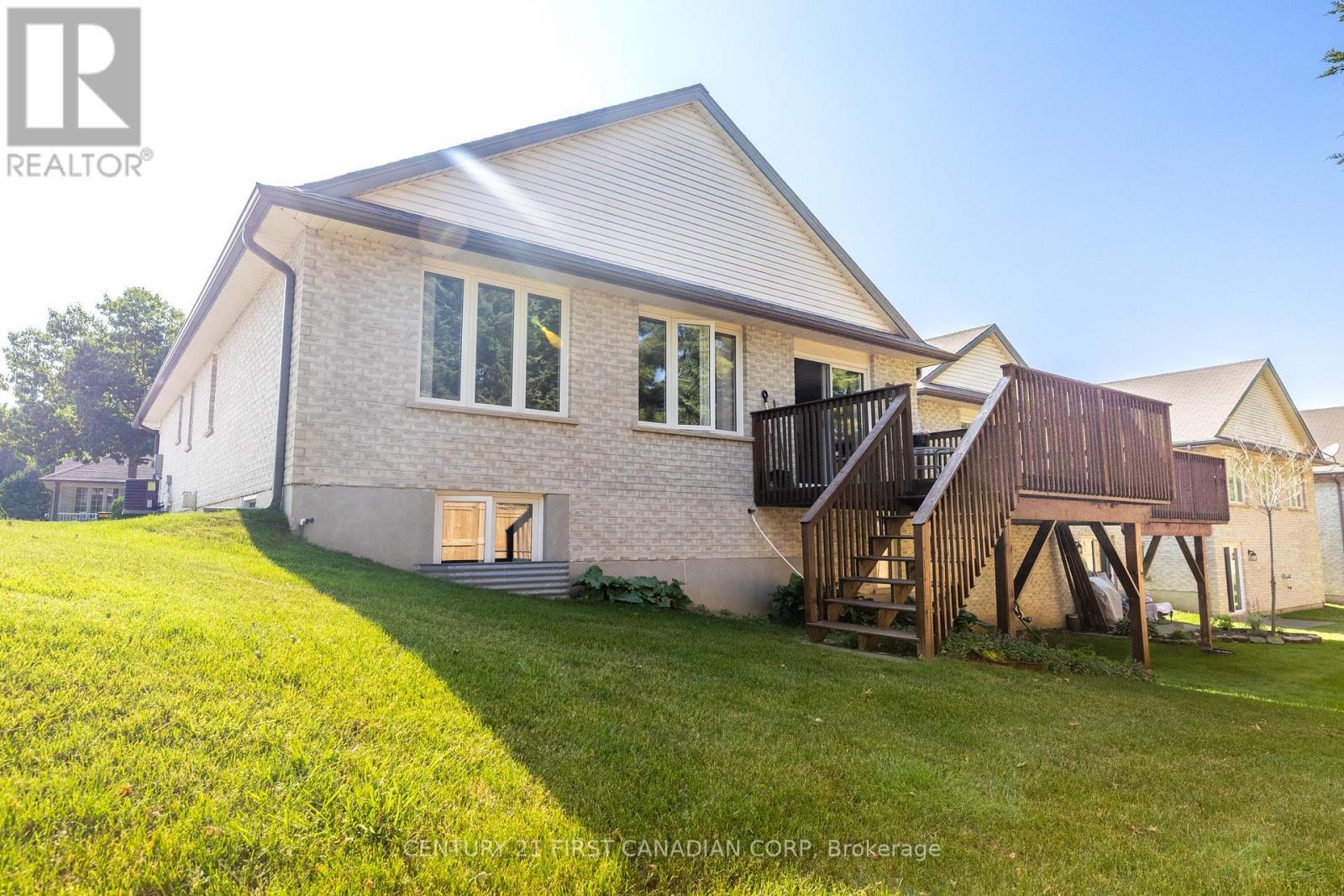 18 - 20 Windemere Place, St. Thomas, ON - Outdoor With Exterior