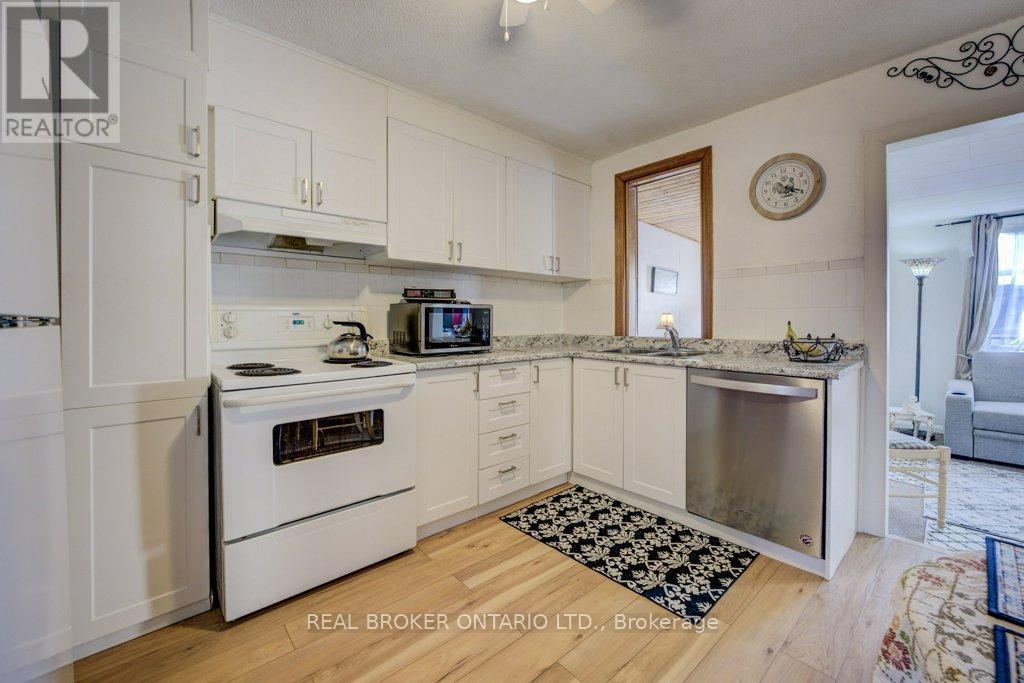 458 Upper Wentworth Street, Hamilton, ON - Indoor Photo Showing Kitchen