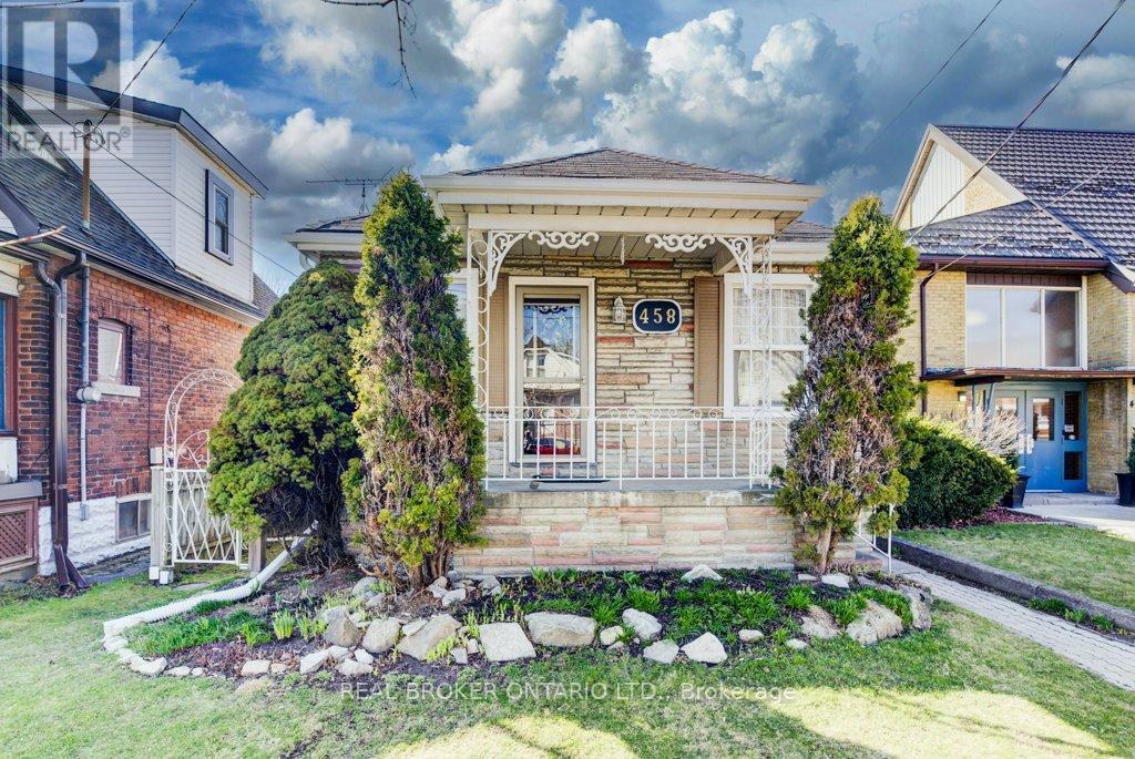 458 Upper Wentworth Street, Hamilton, ON - Outdoor