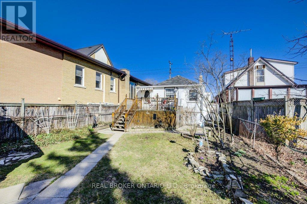 458 Upper Wentworth Street, Hamilton, ON - Outdoor