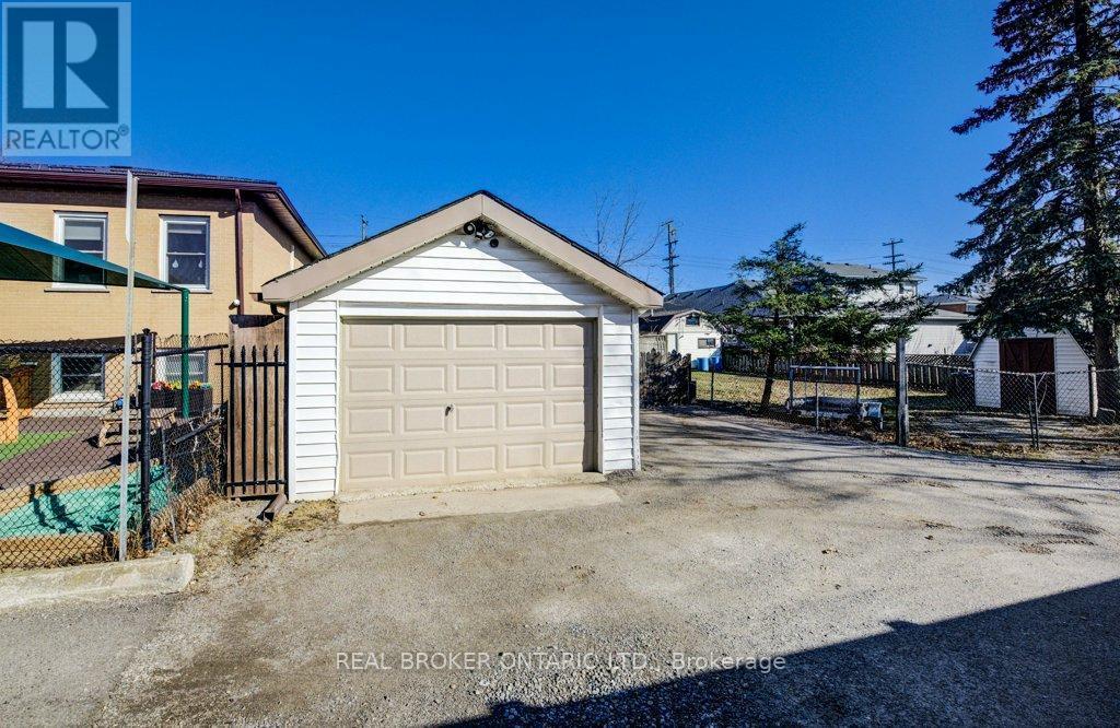 458 Upper Wentworth Street, Hamilton, ON - Outdoor