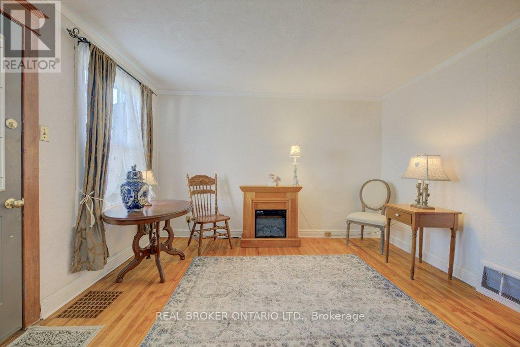 458 Upper Wentworth Street, Hamilton, ON - Indoor With Fireplace