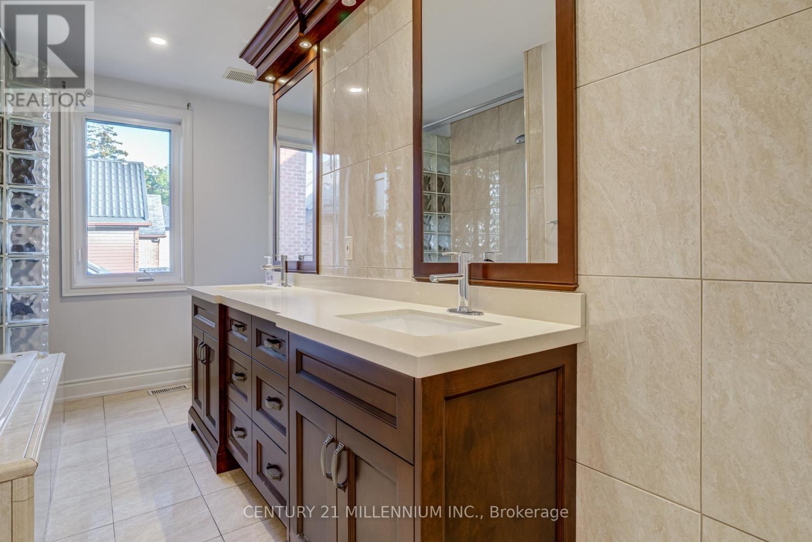5230 Creditview Road, Mississauga, ON - Indoor Photo Showing Bathroom