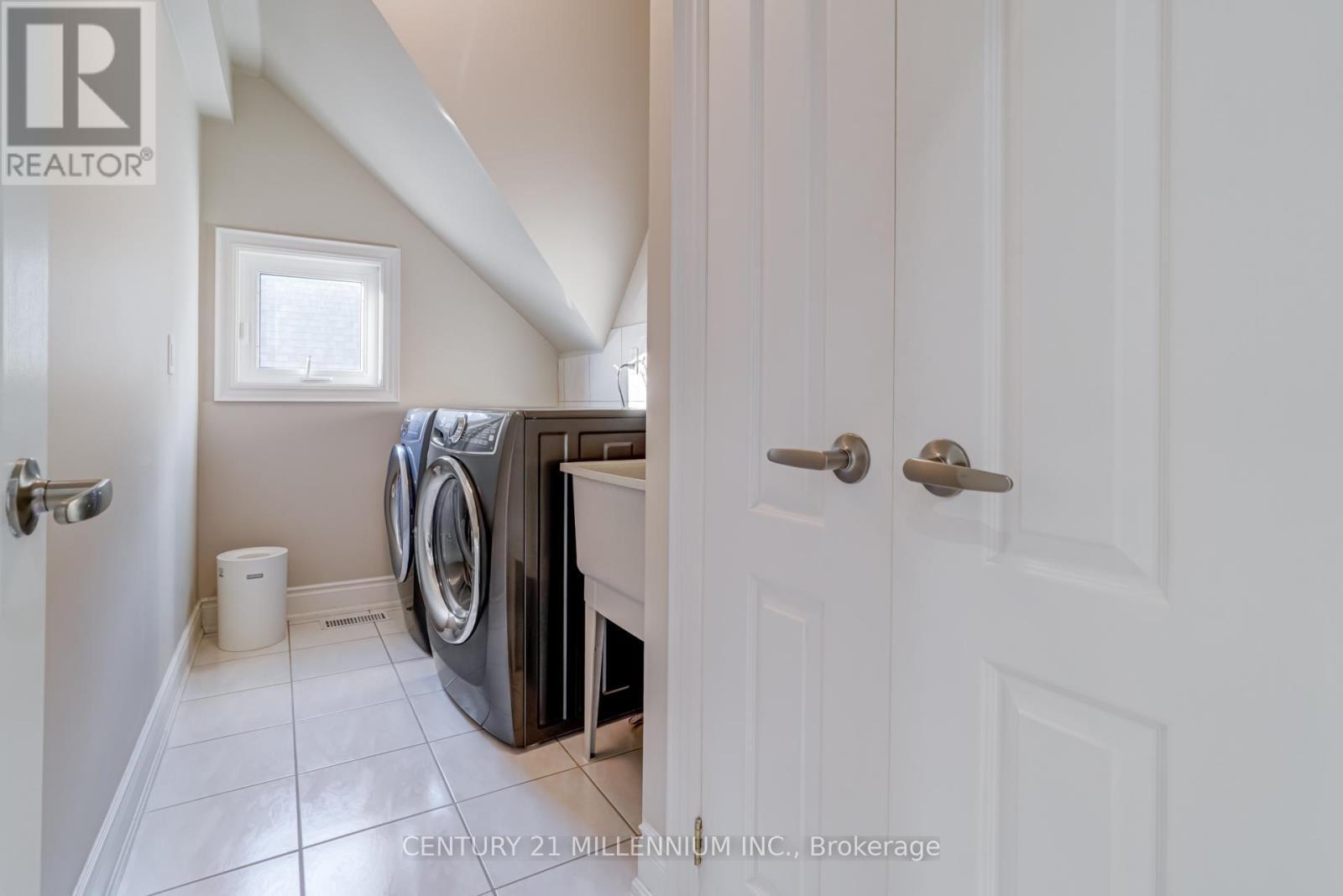 5230 Creditview Road, Mississauga, ON - Indoor Photo Showing Laundry Room