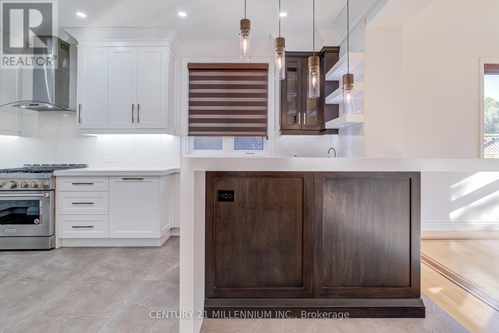 5230 Creditview Road, Mississauga, ON - Indoor Photo Showing Kitchen With Upgraded Kitchen