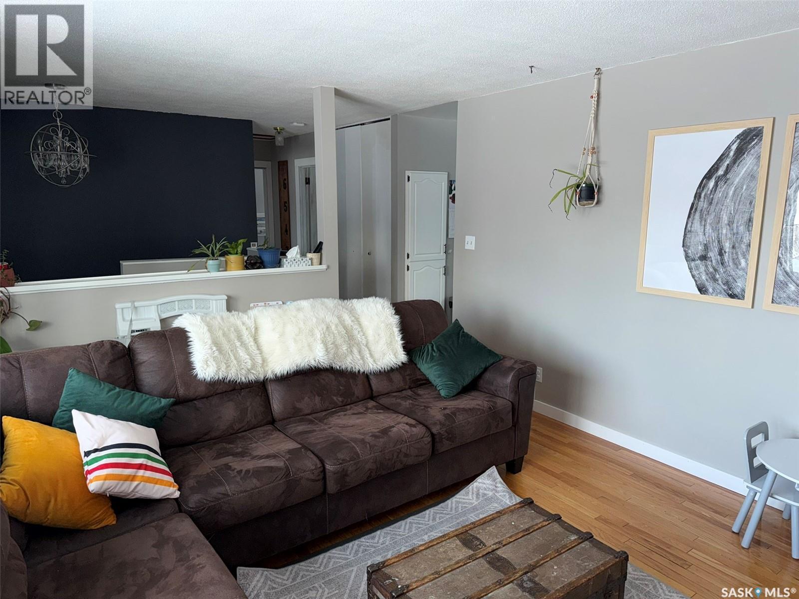 410 Miller Crescent E, Wynyard, SK - Indoor Photo Showing Living Room