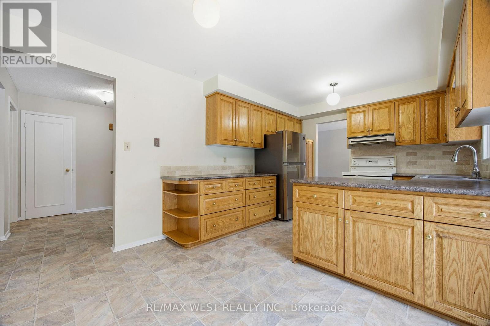 7350 Bendigo Circle, Mississauga, ON - Indoor Photo Showing Kitchen