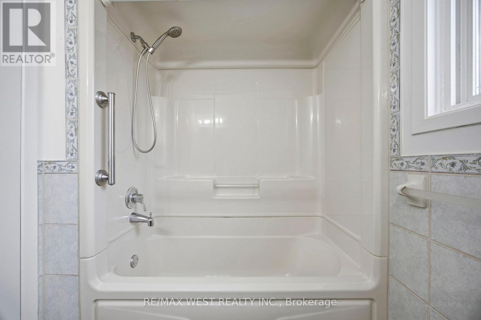 7350 Bendigo Circle, Mississauga, ON - Indoor Photo Showing Bathroom