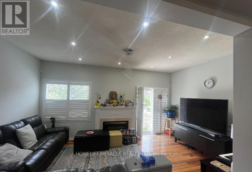 6912 Buttle Station Place, Mississauga, ON - Indoor Photo Showing Living Room With Fireplace