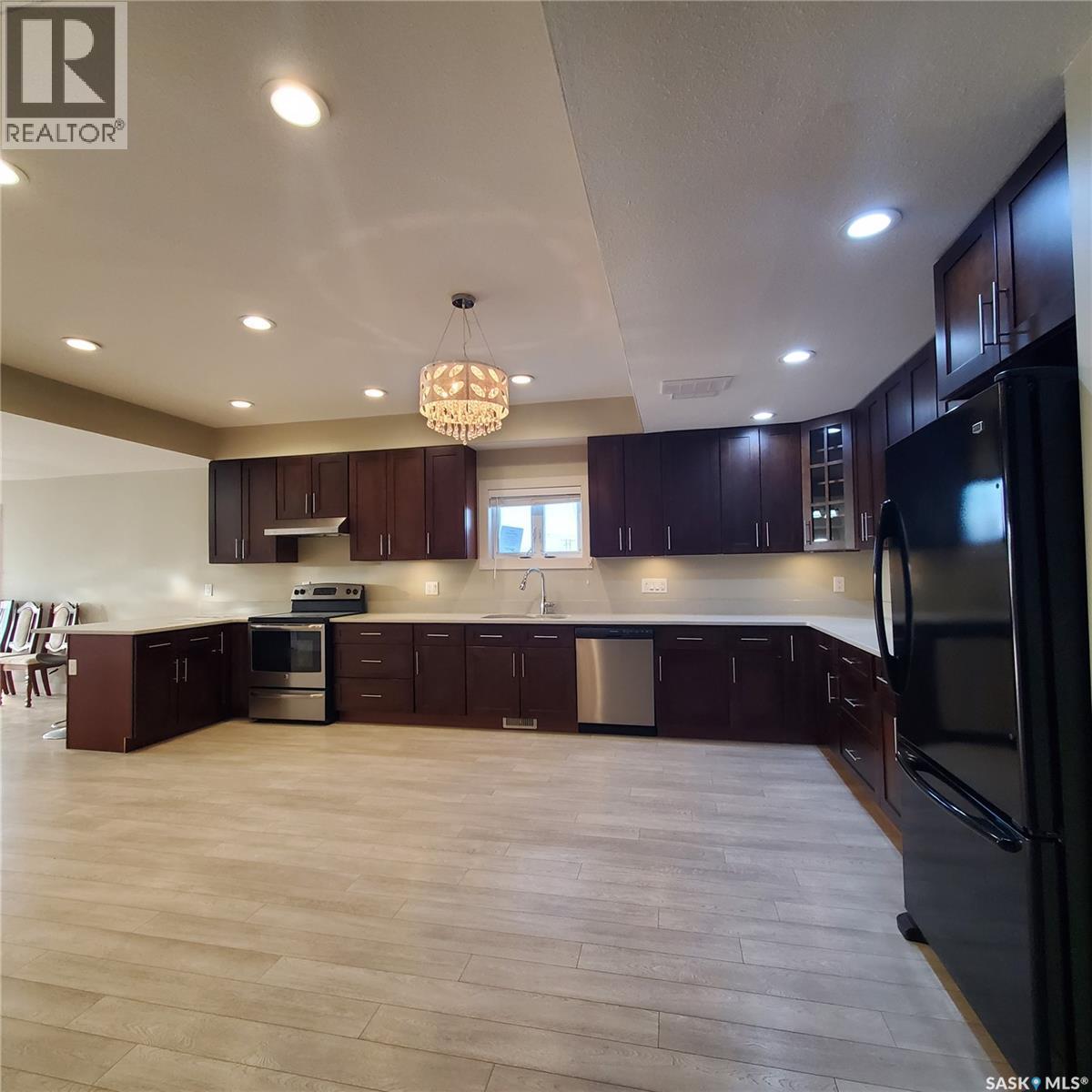 28 1703 Patrick Crescent, Saskatoon, SK - Indoor Photo Showing Kitchen With Upgraded Kitchen