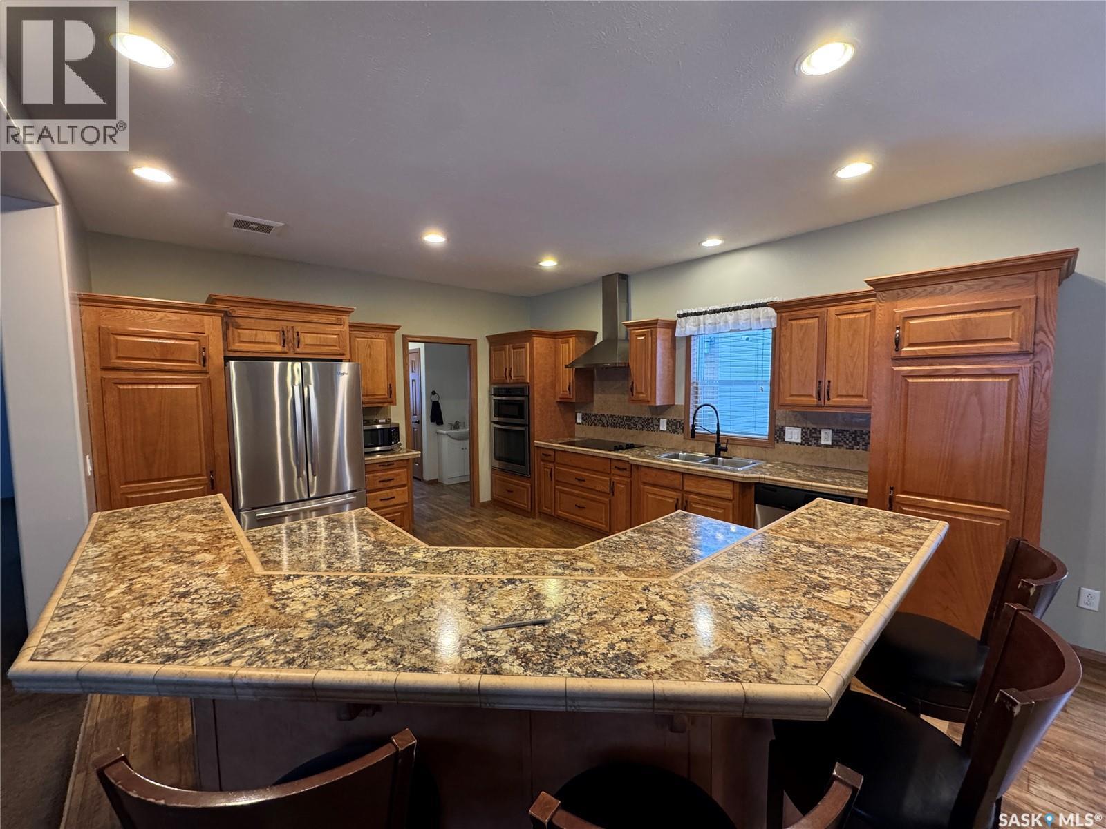 528 Duke Street, Imperial, SK - Indoor Photo Showing Kitchen With Double Sink With Upgraded Kitchen