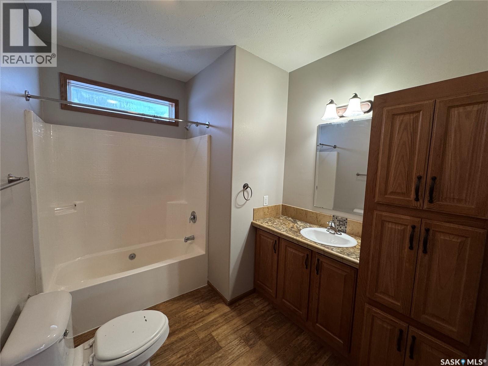 528 Duke Street, Imperial, SK - Indoor Photo Showing Bathroom