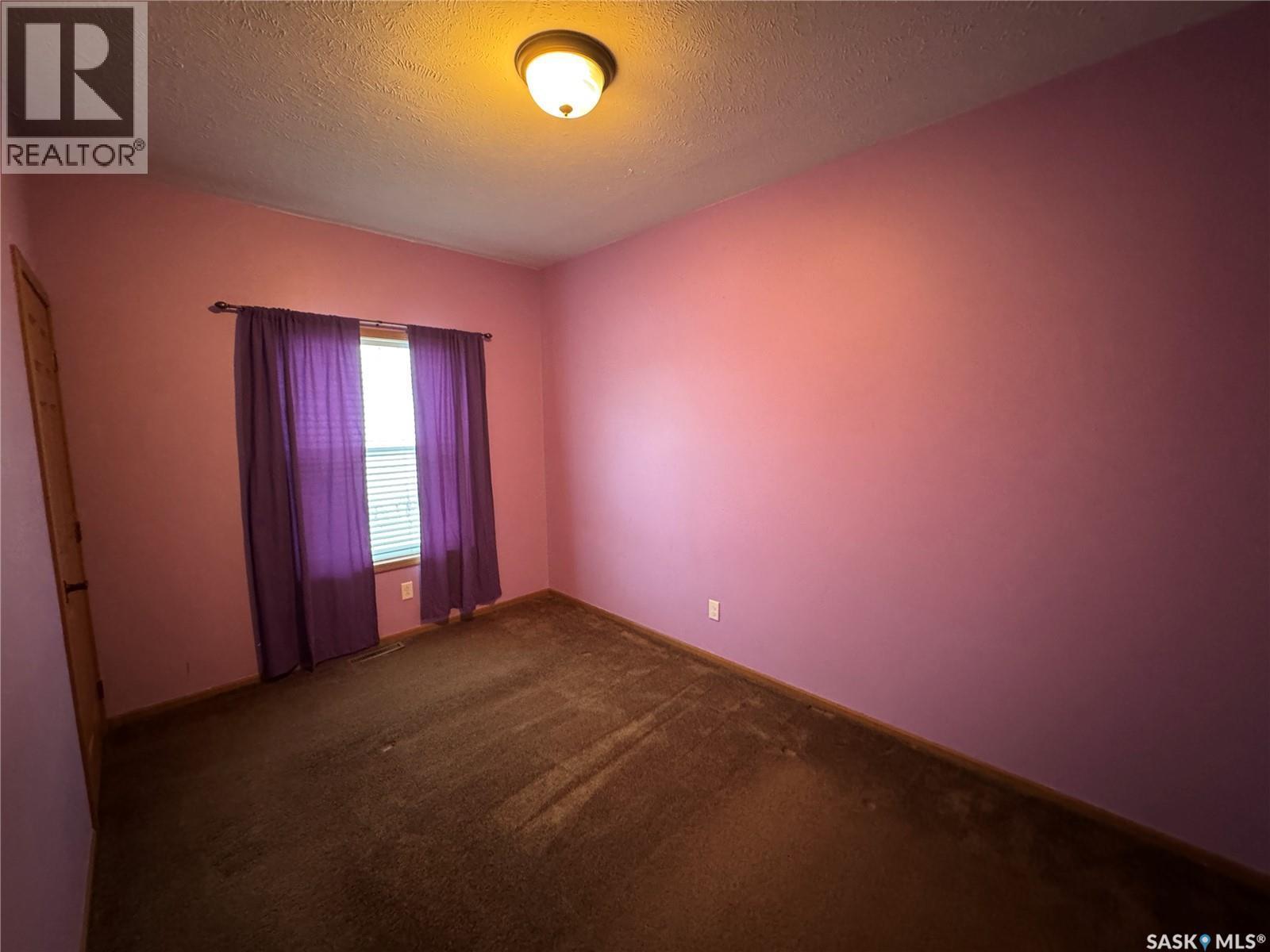 528 Duke Street, Imperial, SK - Indoor Photo Showing Other Room