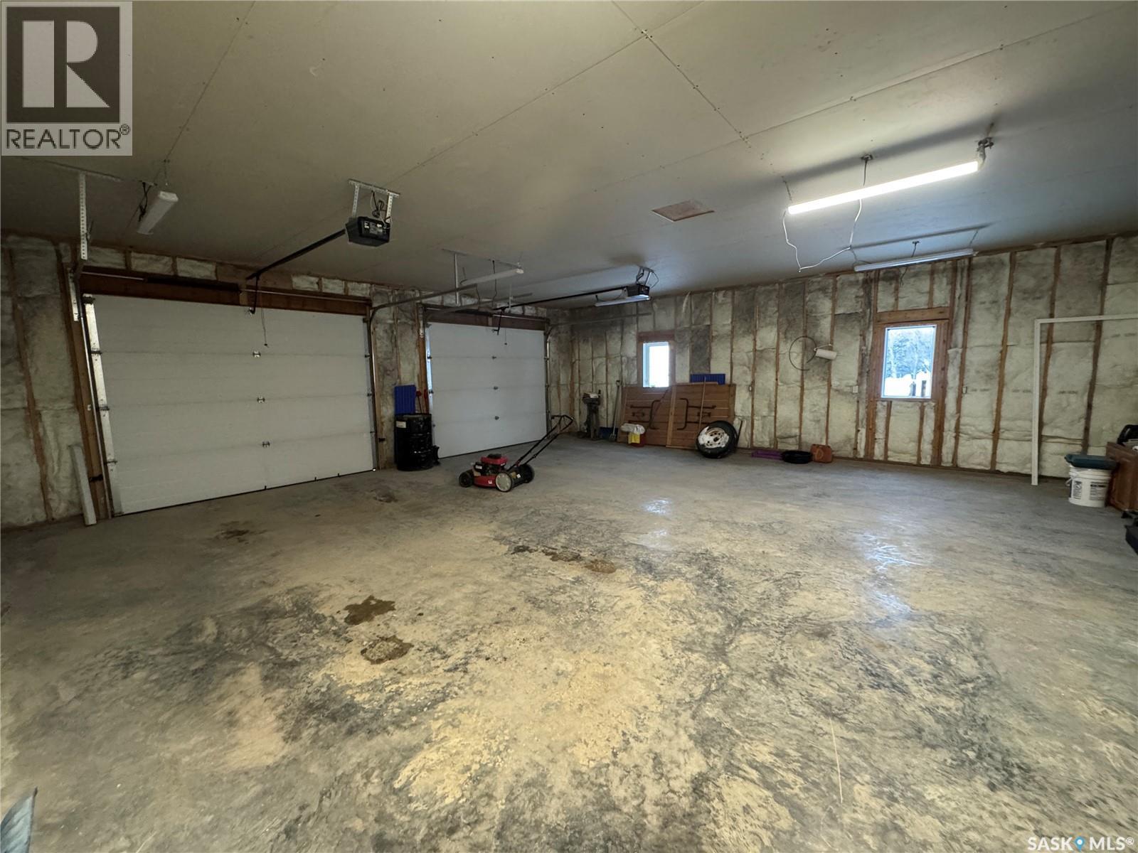 528 Duke Street, Imperial, SK - Indoor Photo Showing Garage