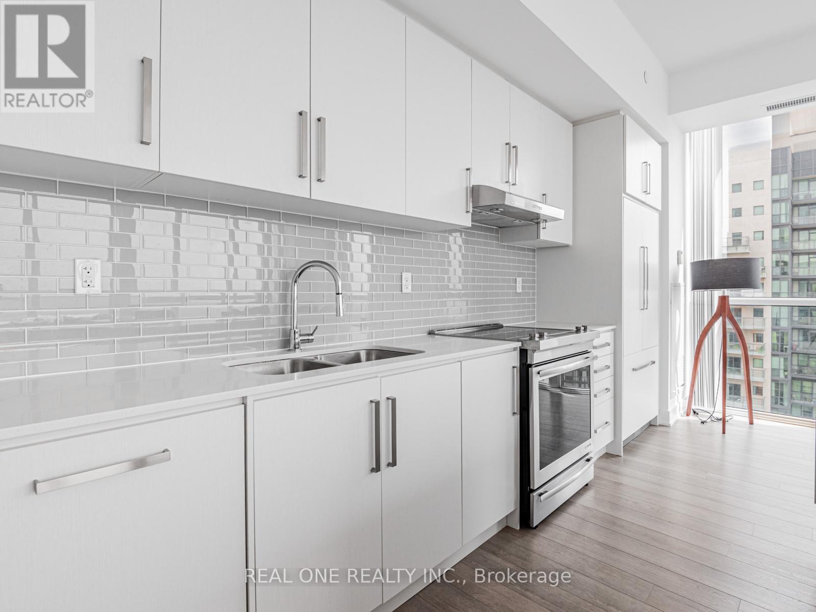 3405 - 5180 Yonge Street, Toronto, ON - Indoor Photo Showing Kitchen With Double Sink With Upgraded Kitchen