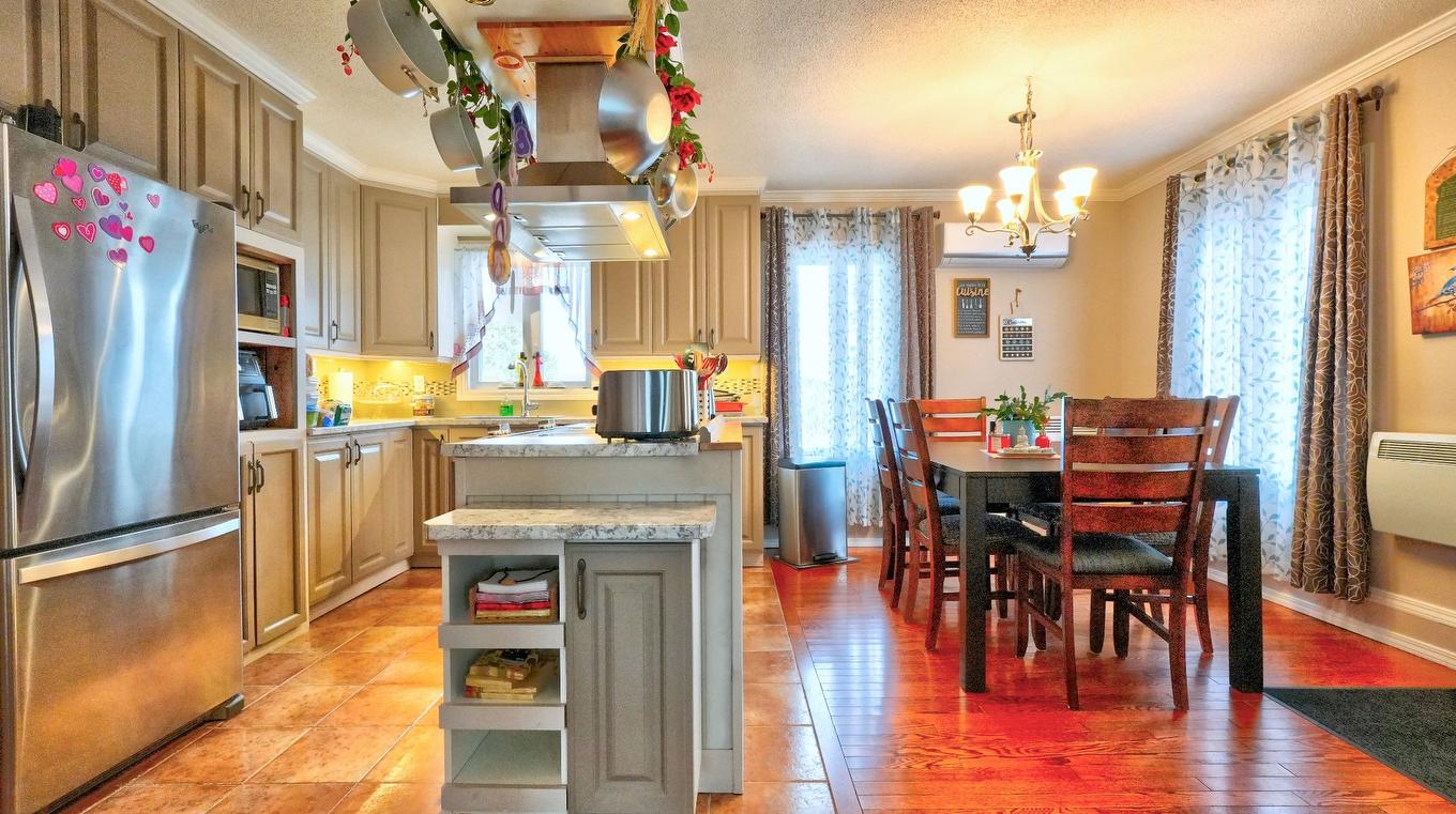 Cuisine - 1395 8E Avenue, Saint-Georges, QC - Indoor Photo Showing Dining Room