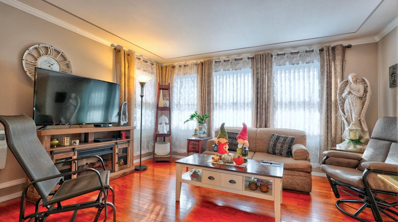 Salon - 1395 8E Avenue, Saint-Georges, QC - Indoor Photo Showing Living Room