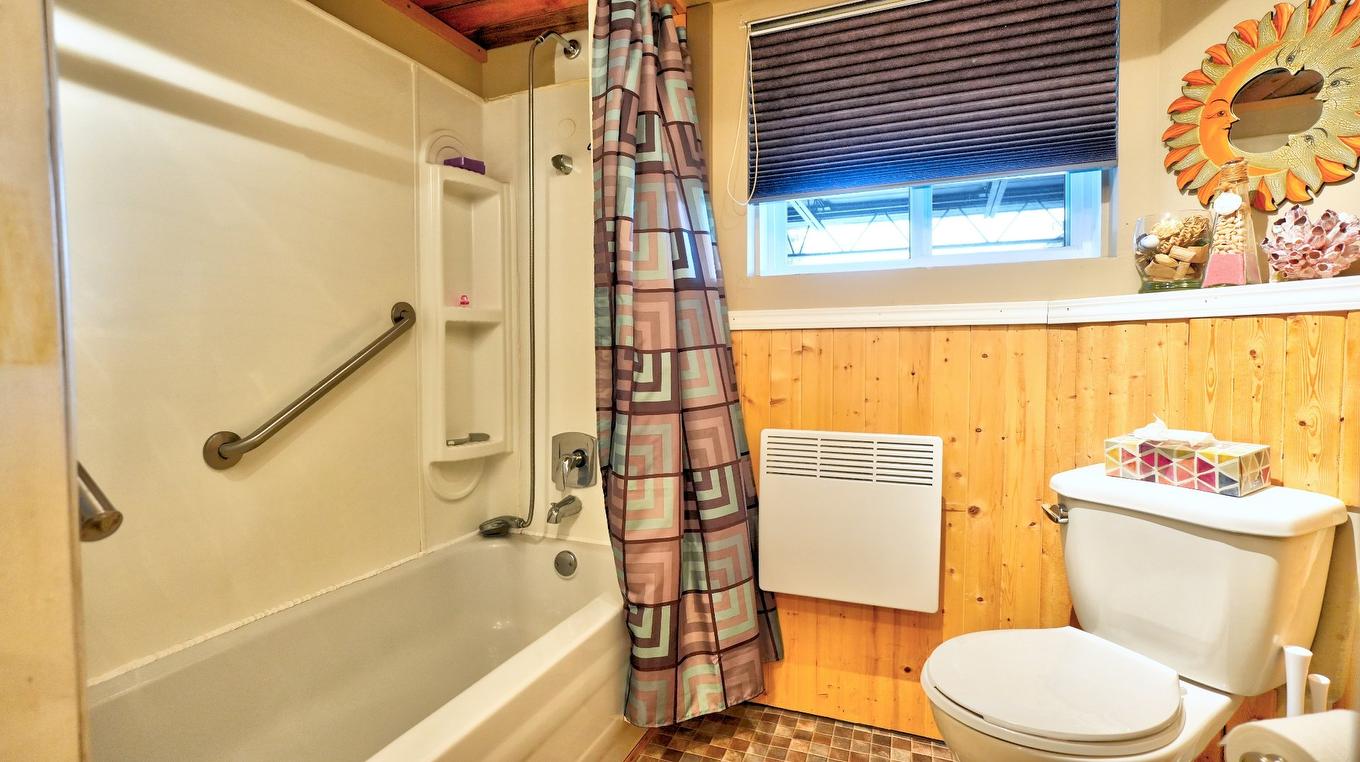 Salle de bains - 1395 8E Avenue, Saint-Georges, QC - Indoor Photo Showing Bathroom