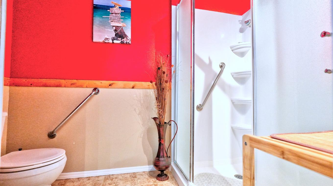 Salle de bains - 1395 8E Avenue, Saint-Georges, QC - Indoor Photo Showing Bathroom