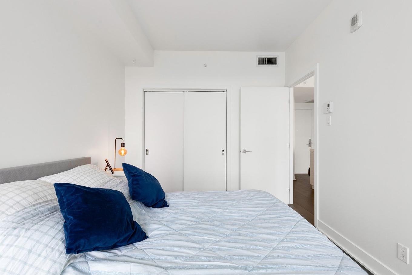 Chambre à coucher - 2303-1050 Rue Drummond, Montréal (Ville-Marie), QC - Indoor Photo Showing Bedroom