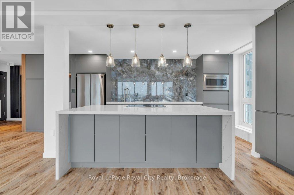 511 - 19 Woodlawn Road E, Guelph (Riverside Park), ON - Indoor Photo Showing Kitchen With Upgraded Kitchen