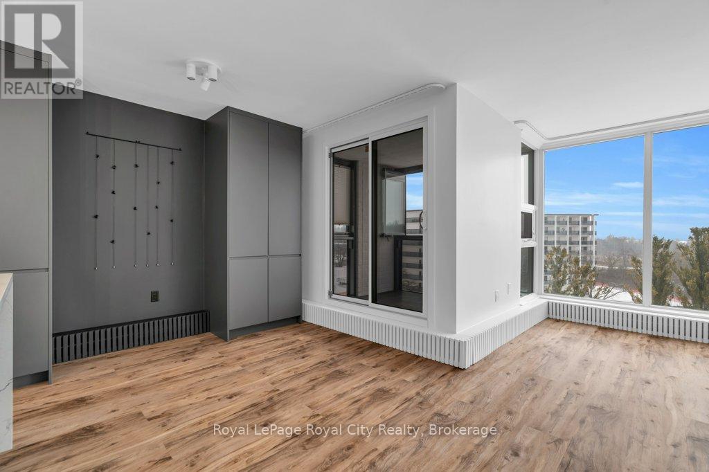 511 - 19 Woodlawn Road E, Guelph (Riverside Park), ON - With Exterior