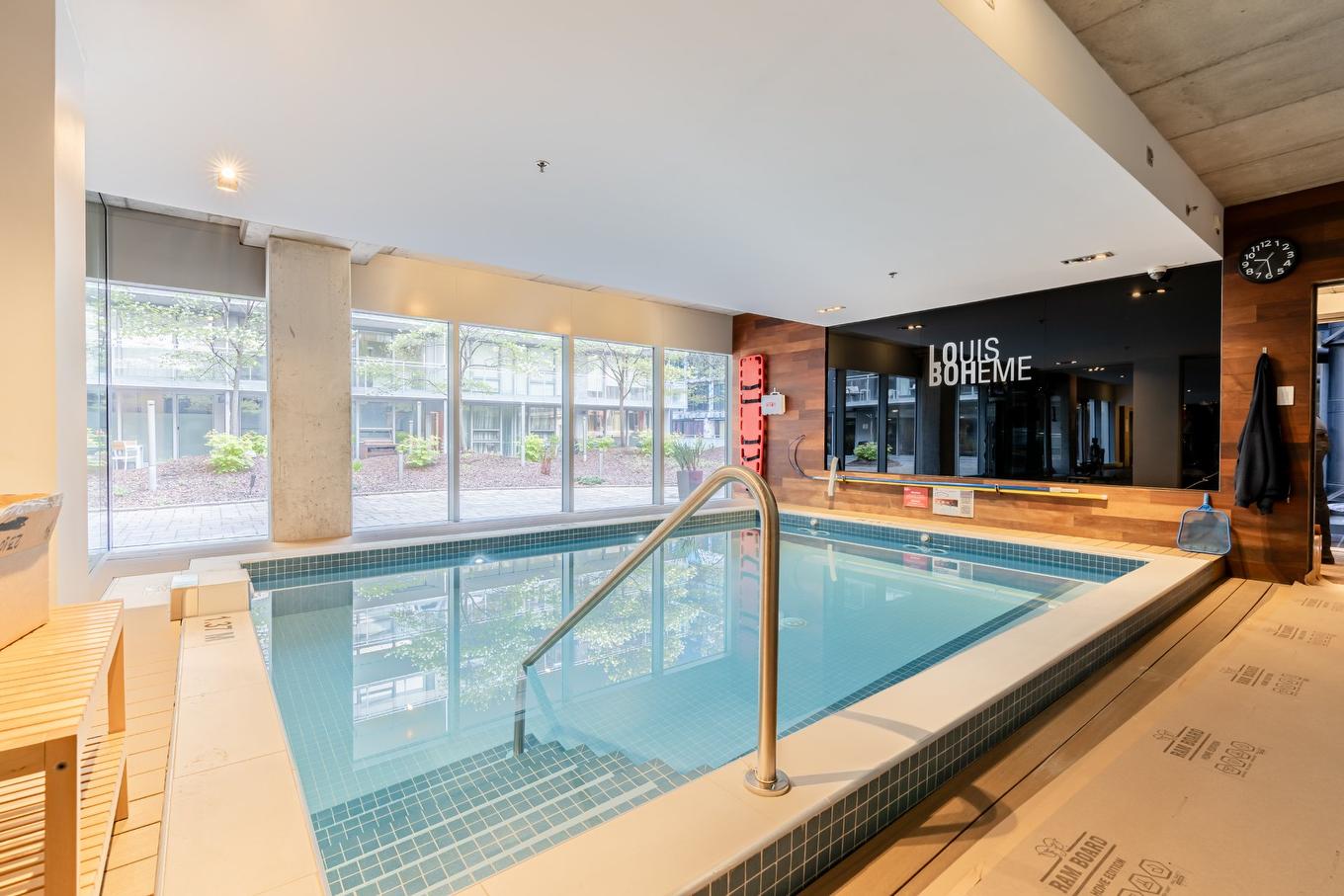 Piscine - 2502-350 Boul. De Maisonneuve O., Montréal (Ville-Marie), QC - Indoor Photo Showing Other Room With In Ground Pool