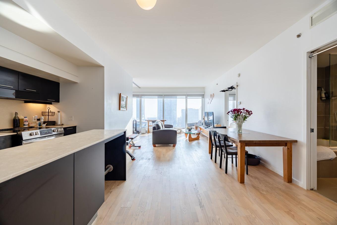 Salle à manger - 2502-350 Boul. De Maisonneuve O., Montréal (Ville-Marie), QC - Indoor