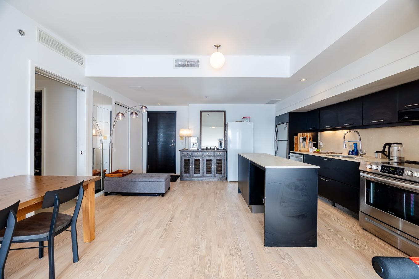 Cuisine - 2502-350 Boul. De Maisonneuve O., Montréal (Ville-Marie), QC - Indoor Photo Showing Kitchen