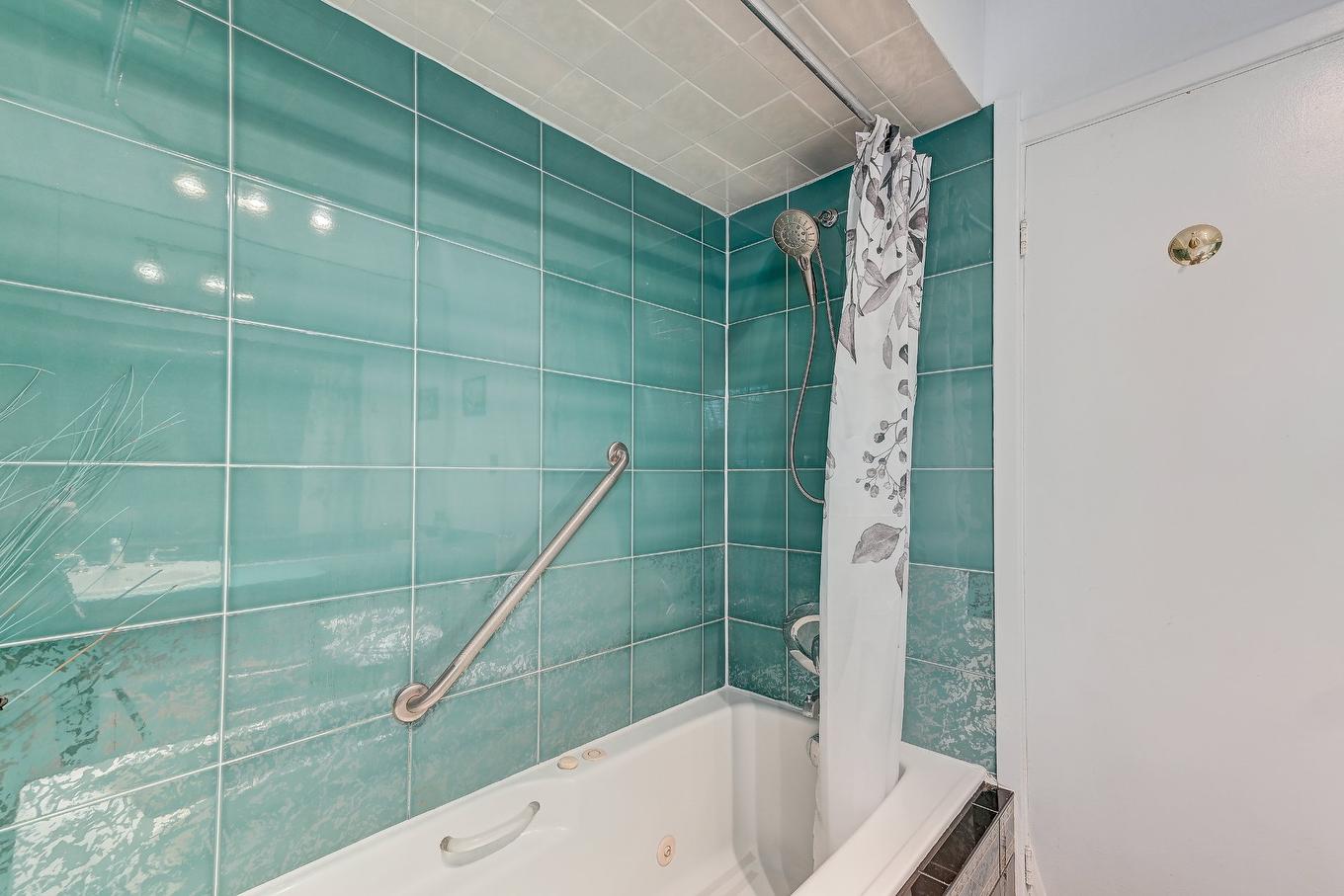 Bathroom - 795 Place Valiquette, Brossard, QC - Indoor Photo Showing Bathroom