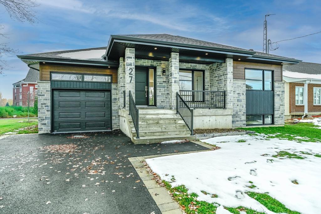 Façade - 27 Rue De Bleury, Saint-Jean-Sur-Richelieu, QC - Outdoor