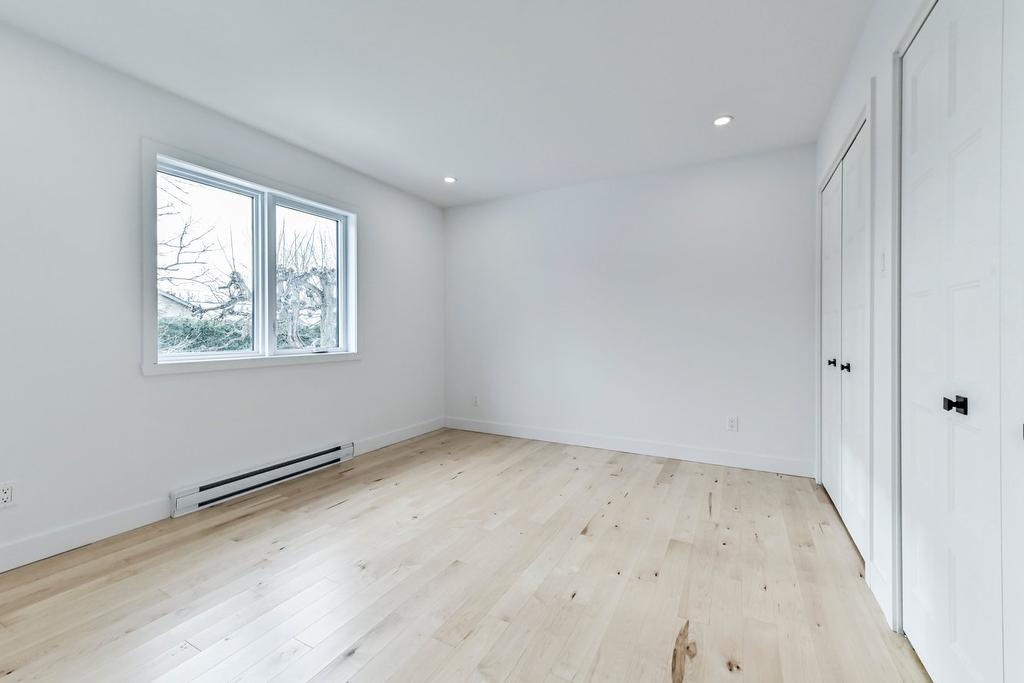 Chambre à coucher - 27 Rue De Bleury, Saint-Jean-Sur-Richelieu, QC - Indoor Photo Showing Other Room