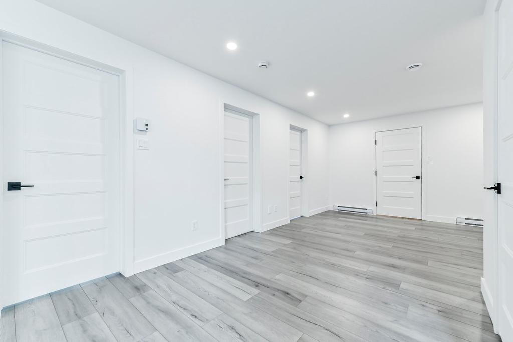 Salle familiale - 27 Rue De Bleury, Saint-Jean-Sur-Richelieu, QC - Indoor Photo Showing Other Room