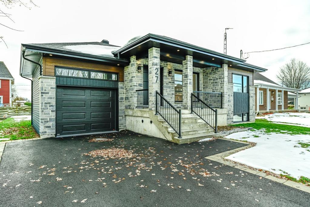 Façade - 27 Rue De Bleury, Saint-Jean-Sur-Richelieu, QC - Outdoor