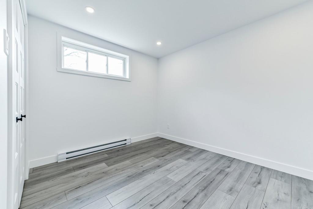 Chambre à coucher - 27 Rue De Bleury, Saint-Jean-Sur-Richelieu, QC - Indoor Photo Showing Other Room